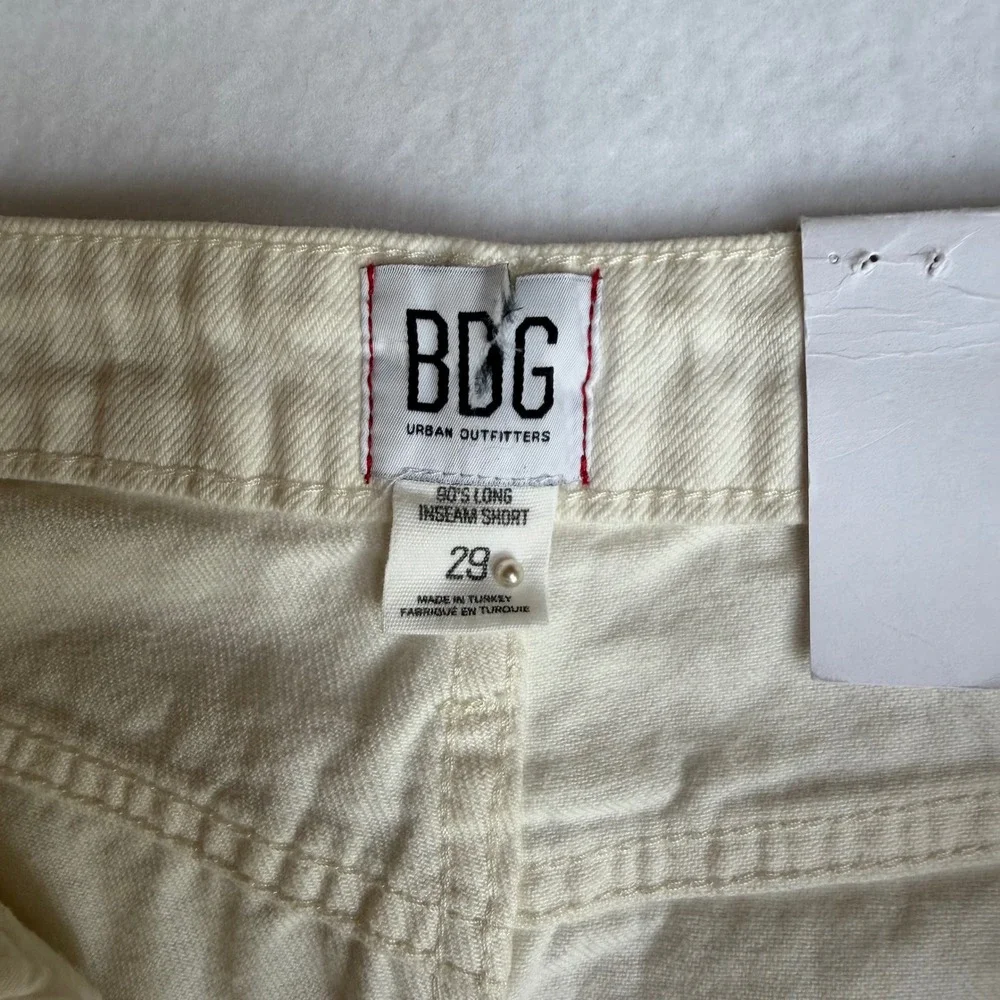 BDG Urban Outfitters 90s Long Inseam Short Cream Denim Womens Size 29 NWT